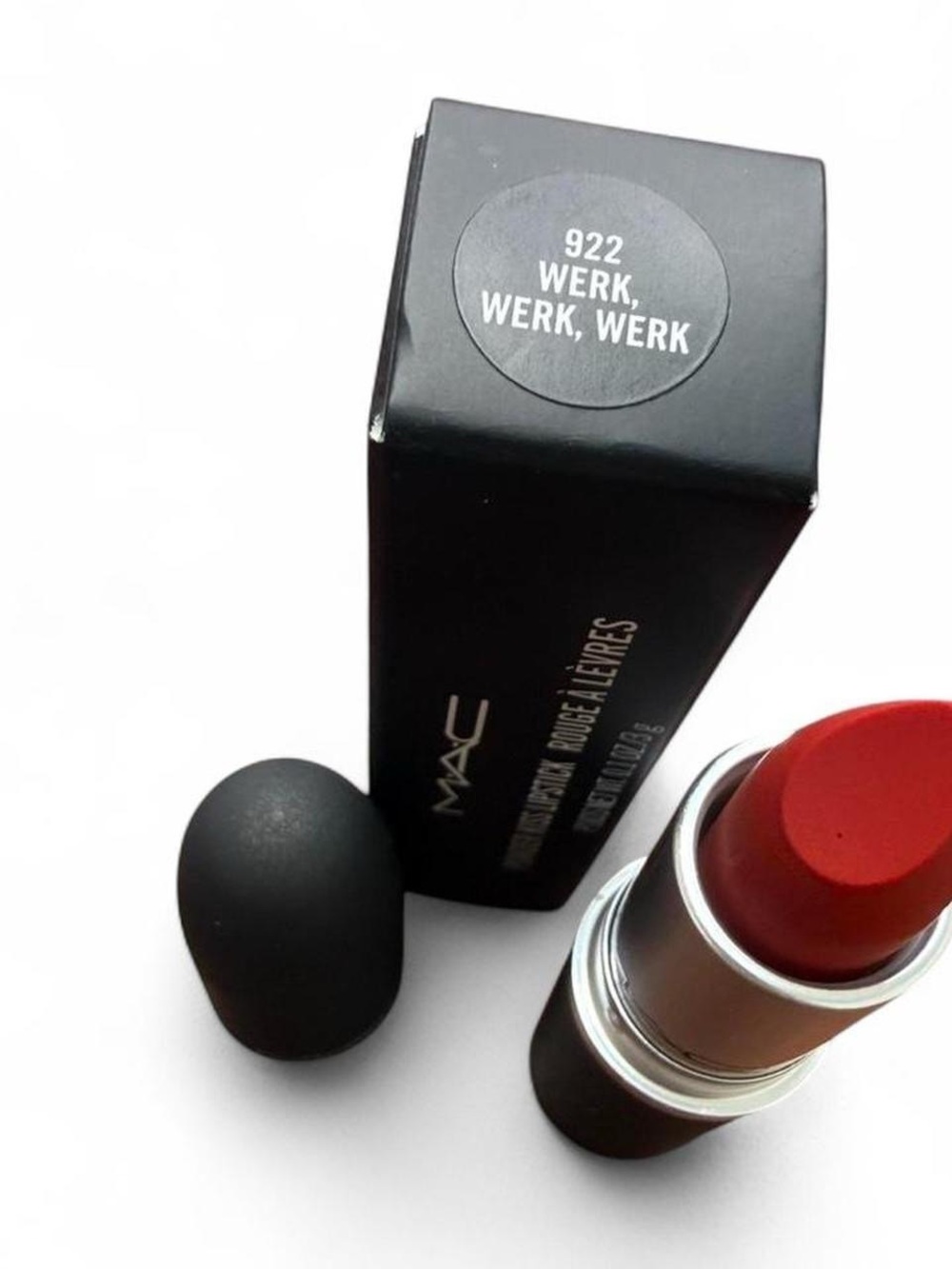 MAC Cosmetics Lipstick 922 Werk Werk Werk - Vibrant Red